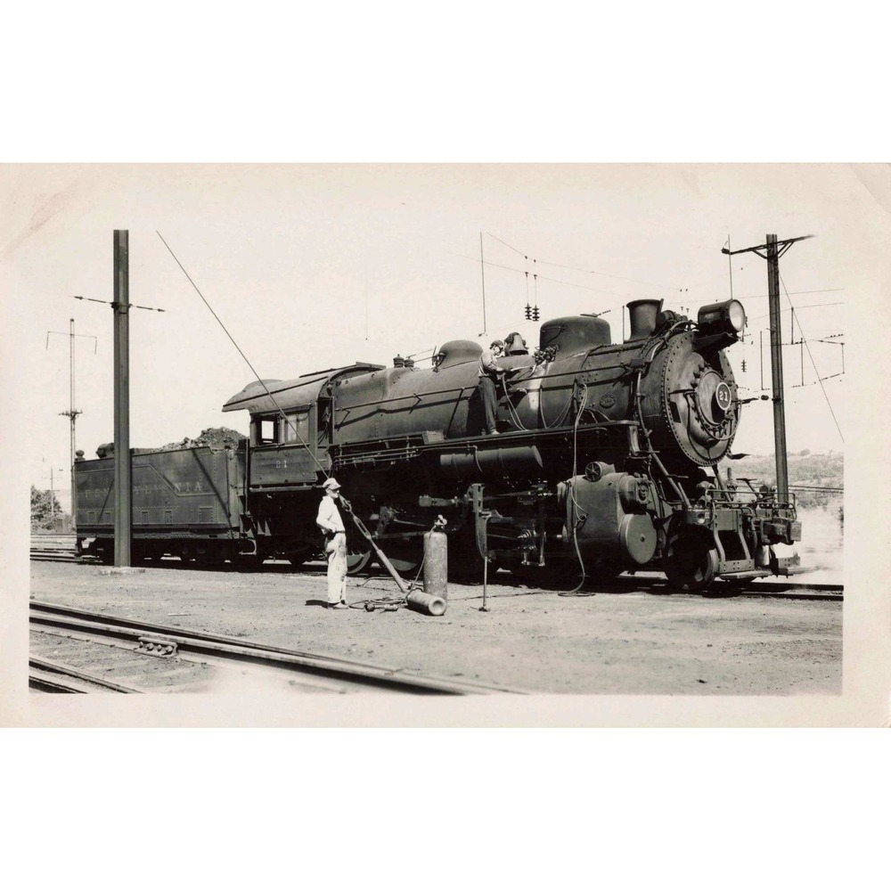 PRR Pennsylvania RR 2-8-0 #21 Steam Locomotive Crew Photo Thorndale PA 1946
